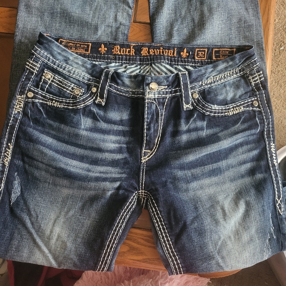 Rock revival and buckle BKE jeans size 32 and 36..it was a 14/16 size fit for me